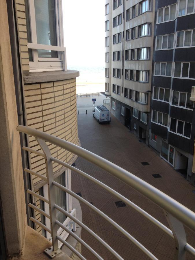 Centraal Gelegen App Met Lateraal Zeezicht Oostende Bagian luar foto